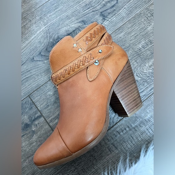 Rag & Bone leather booties in cognac color. Great condition - Picture 3 of 10